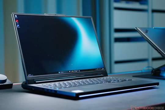 Lenovo Legion Pro 7i trang bị RTX 5080 giảm giá mạnh: Sức mạnh đồ họa 175W trong thân hình 16 inch
