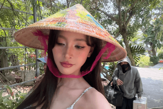 Hoa hậu Tiểu Vy khoe nhan sắc đời thường trong chuyến du lịch miền Tây