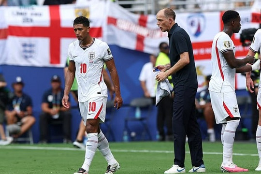 Gary Neville ủng hộ Jude Bellingham công khai phản bác Thomas Tuchel tại World Cup