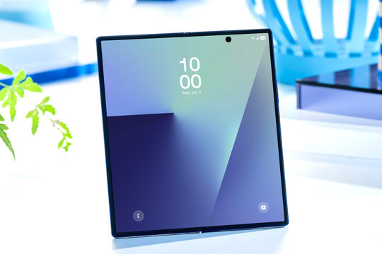 Galaxy Z Fold 8 Ultra lộ diện: Công nghệ màn hình không nếp gấp đạt bước tiến mới