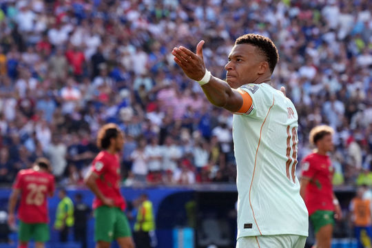 Pháp vs Tây Ban Nha: Khi sự biến ảo của Deschamps đối đầu hệ thống De la Fuente