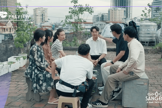 Dưới ô cửa sáng đèn tập 26: Sự xuất hiện của Sơn gây áp lực cho xóm tập thể