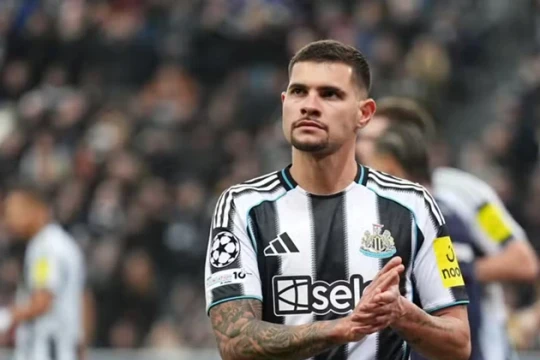 Bruno Guimaraes sẵn sàng từ chối Man City để cập bến Arsenal với giá 100 triệu bảng