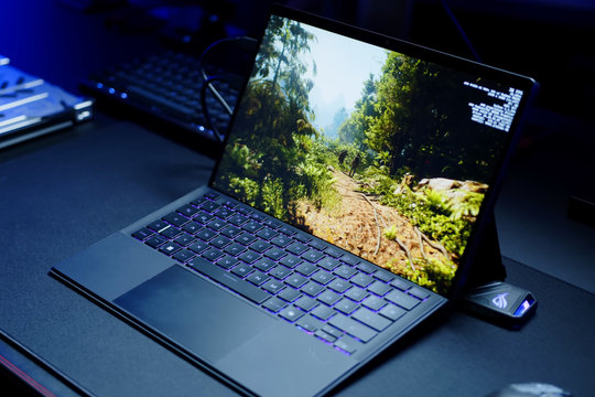 Asus ROG Flow Z13: Laptop gaming 2-trong-1 sở hữu sức mạnh đồ họa tiệm cận RTX 4070