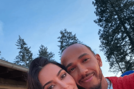 Lewis Hamilton xuất hiện thân mật trong kỳ nghỉ gia đình của Kim Kardashian