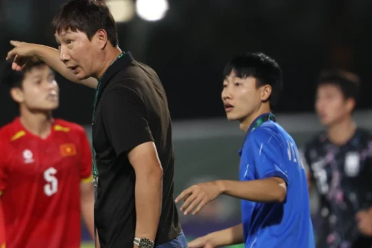 HLV Kim Sang-sik xây 'tấm khiên' cho tuyển Việt Nam: Triết lý thực dụng lên ngôi