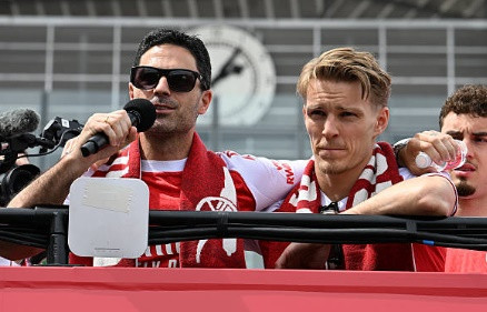 Arsenal gia hạn hợp đồng với Martin Odegaard: Vị thế bất khả xâm phạm tại Emirates