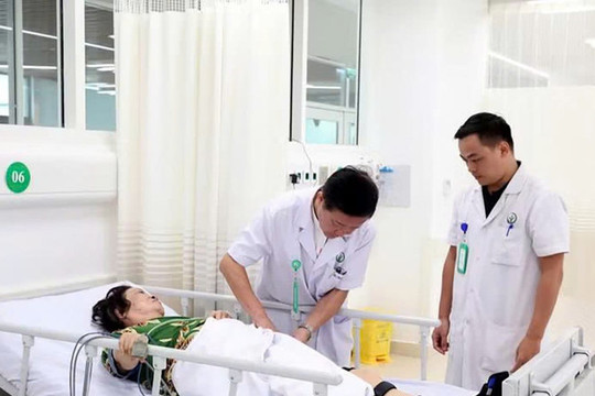 Bệnh viện Hữu nghị Việt Đức cơ sở Ninh Bình tiếp nhận gần 2.200 lượt khám sau hơn 1 tuần