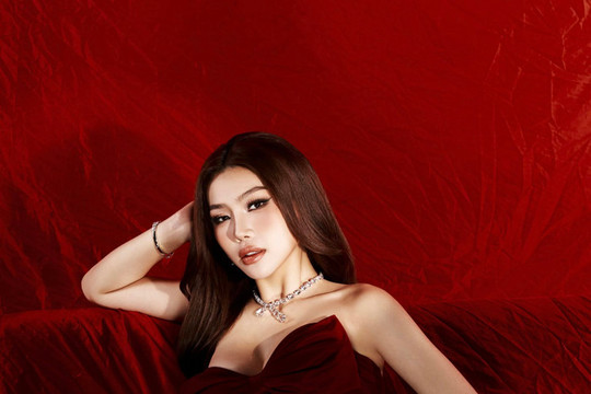 Á hậu Đỗ Cẩm Ly thay đổi phong cách với bộ ảnh sắc đỏ đầy quyền lực