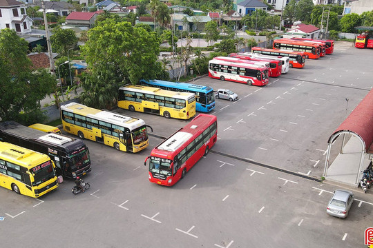 8 nhà xe ở Hà Tĩnh chưa giảm giá cước khi xăng dầu “hạ nhiệt”