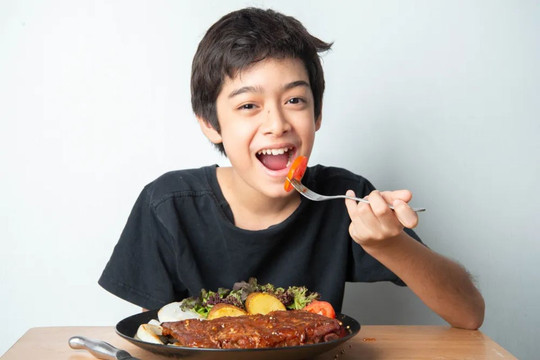 Dinh dưỡng cho tuổi dậy thì, "chìa khoá vàng" phát triển