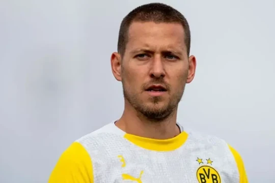Manchester United dẫn đầu cuộc đua giành chữ ký Waldemar Anton với giá 35 triệu bảng