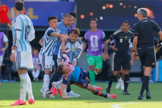 Tây Ban Nha vô địch World Cup: Nahuel Molina gây phẫn nộ khi tấn công Rodri và Gavi