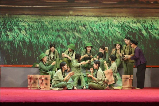“Khoảng trời con gái” ngân vang ký ức Đồng Lộc cùng Ví, Giặm quê hương