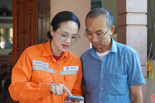 EVN CSKH - Đưa dịch vụ điện đến gần khách hàng hơn