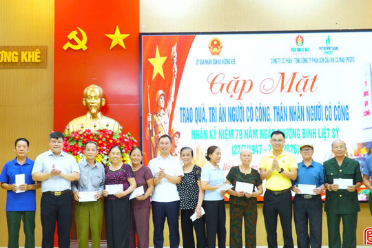 Trao 1.000 phần quà tri ân người có công tại Hương Khê