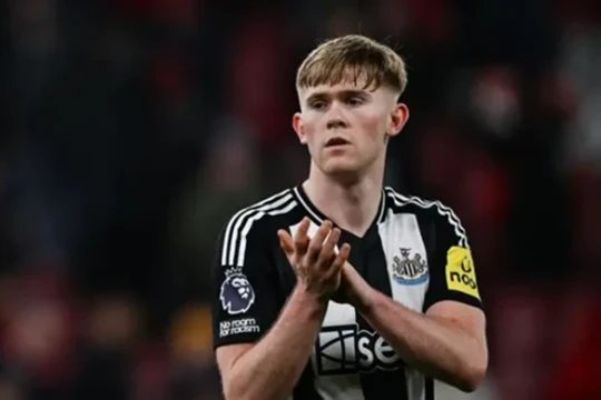 Lewis Hall ưu tiên Man Utd hơn Chelsea: Cuộc đua hậu vệ cánh trái giá 60 triệu bảng
