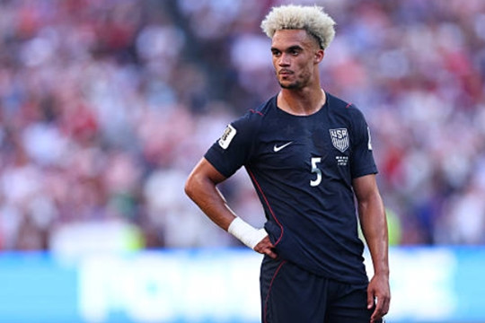 Manchester United chiêu mộ Antonee Robinson: Lời giải 35 triệu bảng cho hành lang trái