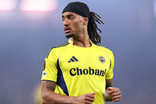 Manchester United nhắm Archie Brown: Lời giải cho bài toán kế vị Luke Shaw