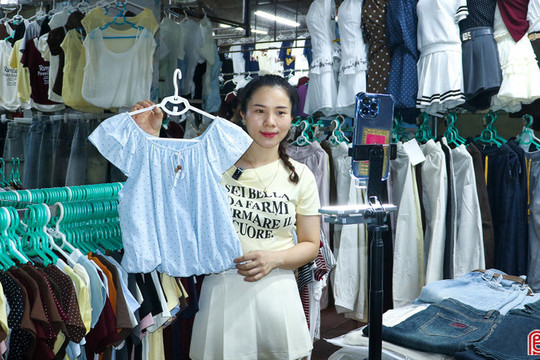 Tôi đưa sạp chợ truyền thống lên không gian số