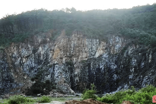 Hà Tĩnh đóng cửa mỏ đá rộng gần 9,7ha thuộc dãy núi Hồng Lĩnh