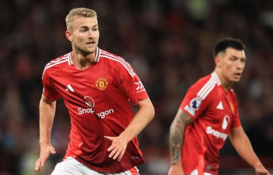Manchester United và bài toán hàng thủ: Đi tìm những người sắt để giải cứu triều đại Michael Carrick