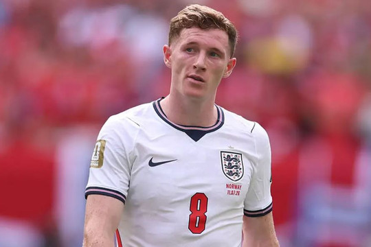 Elliot Anderson gây bão trước derby Manchester với tuyên bố về vị thế Man City