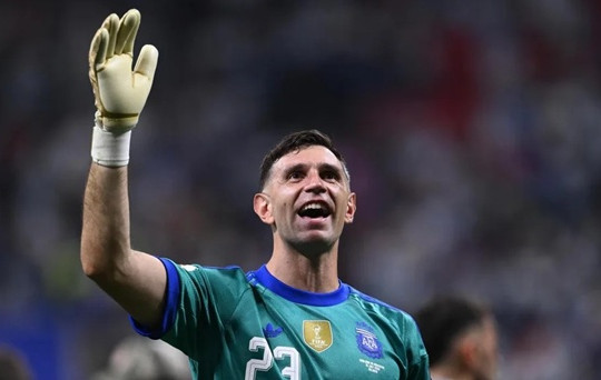 Aston Villa từ chối đề nghị 7 triệu euro của Juventus cho Emiliano Martinez