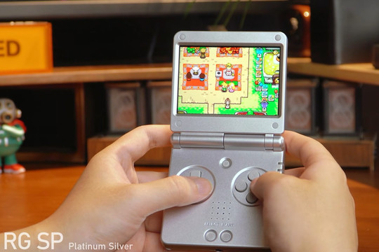 Máy chơi game Anbernic RG SP hé lộ thiết kế gập vỏ sò và khả năng giả lập ấn tượng