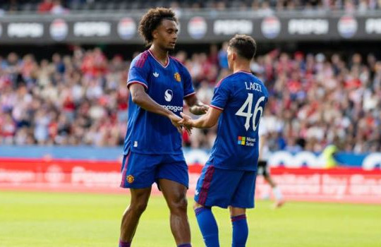 Zirkzee ghi siêu phẩm, dàn tài năng Carrington giúp MU đè bẹp Rosenborg 5-0