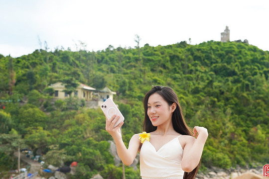 Ngắm cung đường "triệu view" ở vùng biển Hà Tĩnh