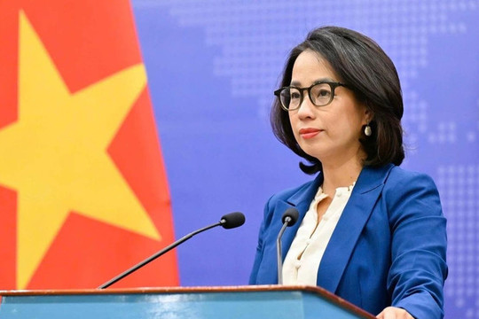 Tàu của Việt Nam chở 62 người chìm trên biển, đã cứu được 45 người