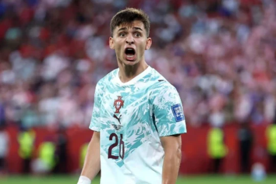 Liverpool chuyển hướng sang Francisco Conceicao sau khi PSG hét giá Barcola 170 triệu euro