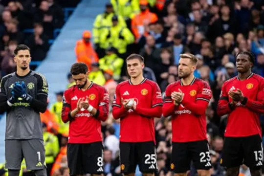 Manchester United kích hoạt chiến dịch chèo kéo tài năng trẻ từ Liverpool và Man City