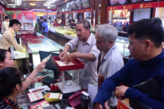 Giá vàng hôm nay 29/7/2026 sáng sớm: SJC giữ mức 141,5 triệu đồng, vàng thế giới sát 4.000 USD/ounce