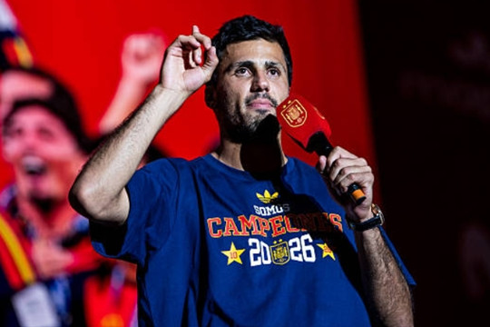 Real Madrid nhắm Rodri và 'bom tấn' 98 triệu bảng, Juventus đàm phán mượn Zirkzee