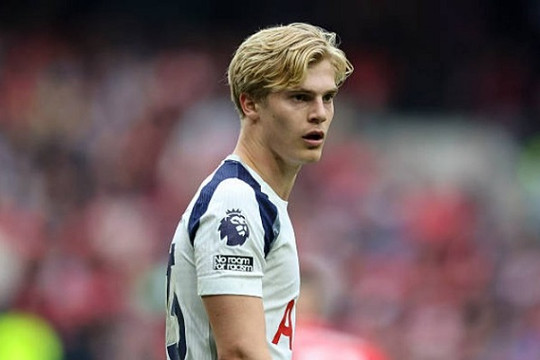 Man Utd gia nhập cuộc đua chiêu mộ Lucas Bergvall từ Tottenham với giá 50 triệu bảng