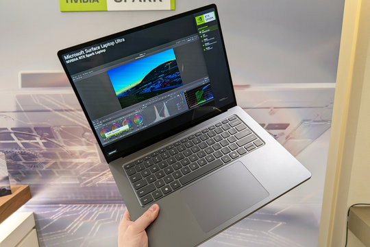 Surface Laptop Ultra lộ thông số khủng đấu MacBook Pro nhưng gặp rào cản tản nhiệt