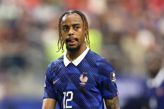 Arsenal đứng trước hai lựa chọn Vinicius và Bradley Barcola cho hàng công