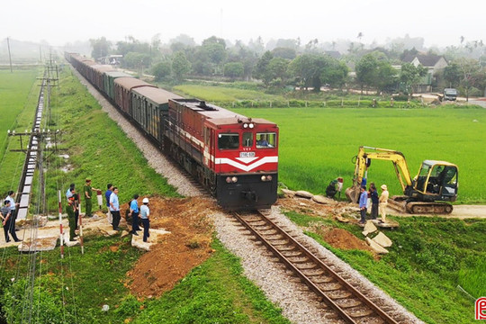 Hà Tĩnh kiến nghị Bộ Xây dựng hỗ trợ kinh phí xóa bỏ lối đi tự mở ngang qua đường sắt
