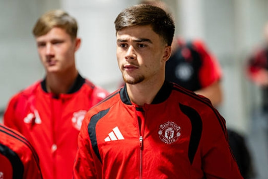 Manchester United rao bán Harry Amass giá 6 triệu bảng giữa cuộc tái thiết lực lượng