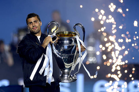 Real Madrid sửa sai chiến lược: Dốc toàn lực chiêu mộ Rodri lấp khoảng trống của Toni Kroos