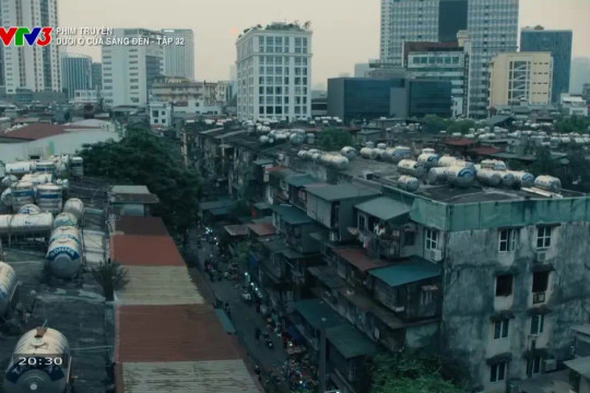 Dưới ô cửa sáng đèn tập 32: Tài nhận tình làng nghĩa xóm, Diệu chủ động với Sinh