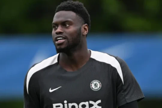Napoli muốn mượn Benoit Badiashile từ Chelsea với phí 3 triệu euro và điều khoản mua đứt