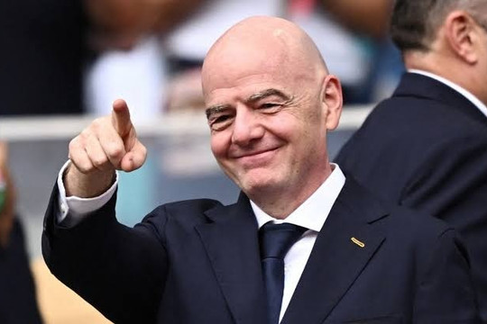 Quan chức châu Âu đầu tiên chính thức ủng hộ kế hoạch bán thương quyền World Cup của FIFA