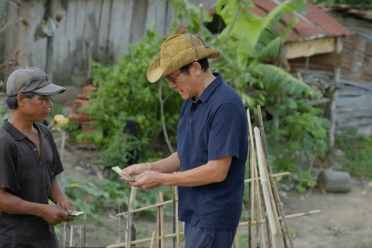 Trời cao nguyên xanh tập 15: Dân làng Tơ Rơi bị kích động phá kho vật tư nông nghiệp