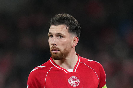HLV Ruben Amorim thúc giục AC Milan chiêu mộ Pierre-Emile Hojbjerg