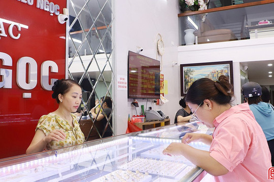 Giá vàng “đi ngang” ở vùng thấp, nhà đầu tư mòn mỏi chờ tín hiệu phục hồi