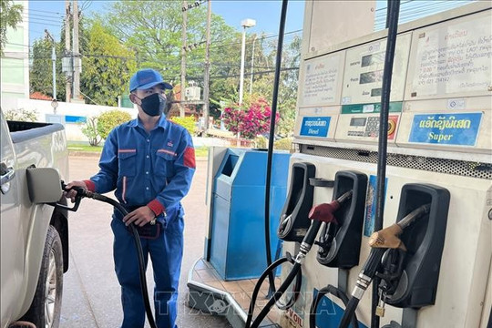 Lào thúc đẩy triển khai xây đường ống xăng dầu nối với Việt Nam