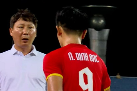 Đình Bắc và bài học trưởng thành sau quyết định thay người ở phút 41 của HLV Kim Sang Sik